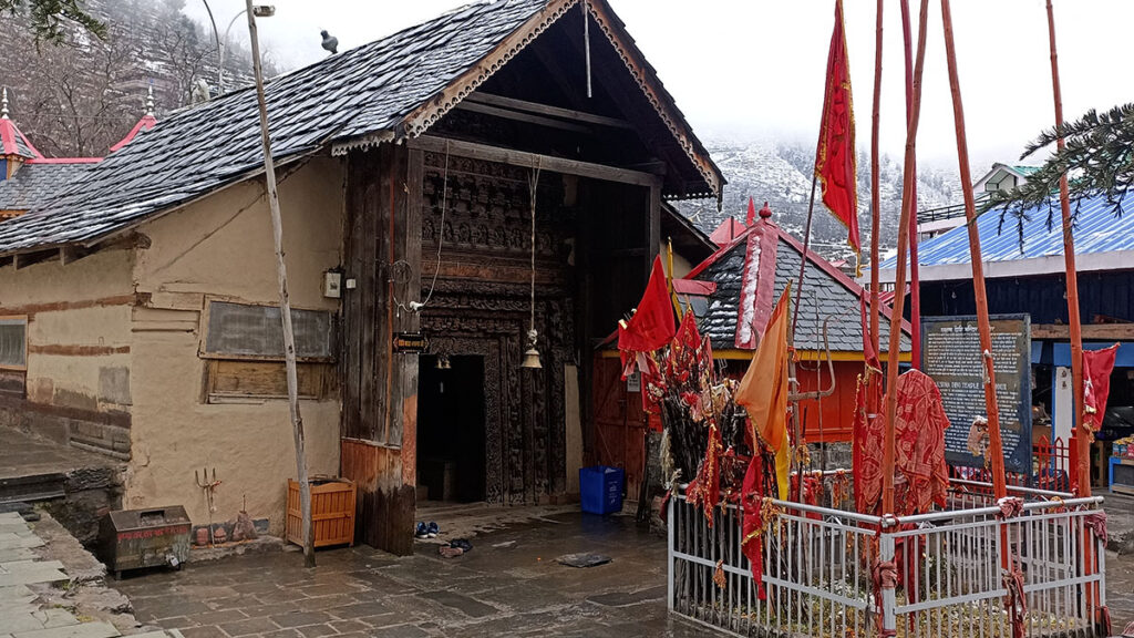 A temple carved by handicapped artisan–Lakhna Devi Mandir