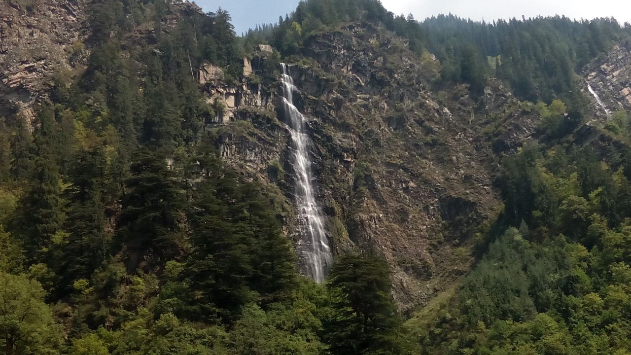 kaksen bhagsen waterfalls